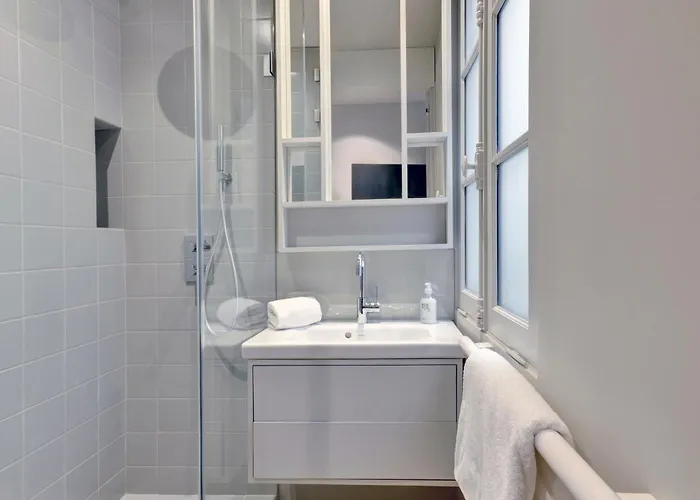 La By Cocoonr Apartment