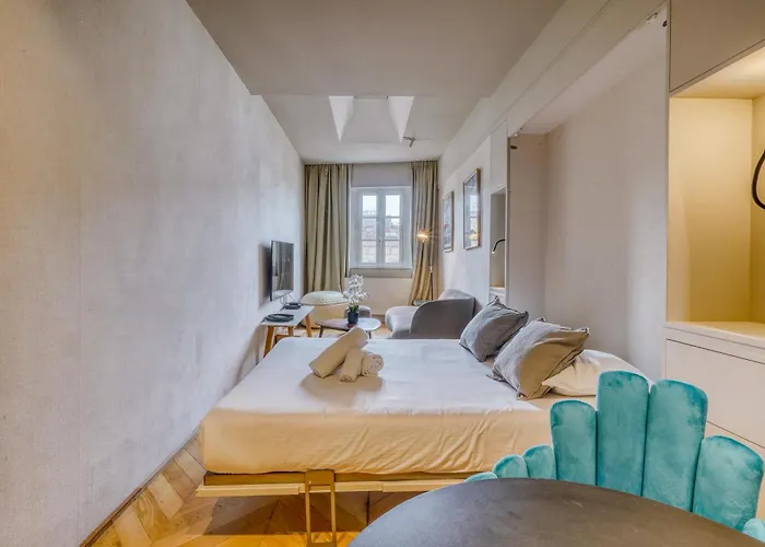 La By Cocoonr Apartment