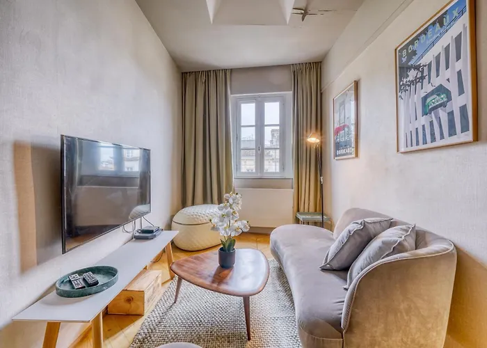 La By Cocoonr Apartment